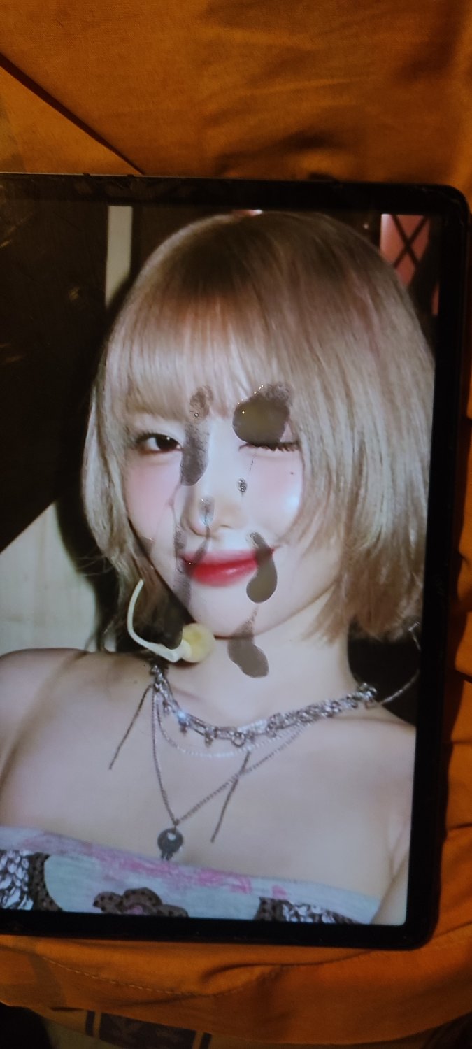 QR0HoAT8 cumtribute momo twice kpop 03.jpg